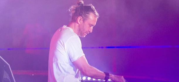 David Guetta e i cavalli nello show di Ibiza: il dj non si scusa, ma li ritira dallo spettacolo