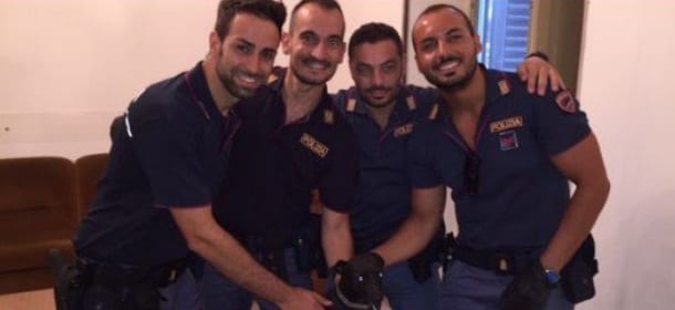 Ragazzi lanciano un cane dal ponte, i poliziotti lo salvano: chi lo adotta?