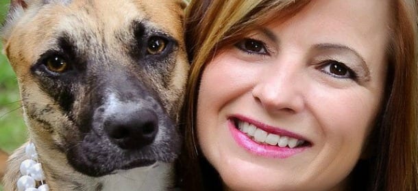 Quasi uccisa da un Pit Bull, ne adotta uno salvandolo da abusi: la storia di Donna