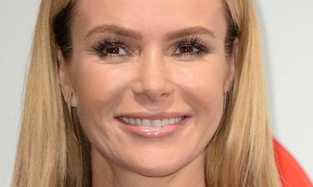 Amanda Holden posa nuda per sostenere la causa animalista