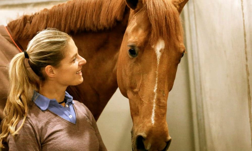 Rinuncia alle Olimpiadi per salvare il suo cavallo: la coraggiosa scelta di Adelinde