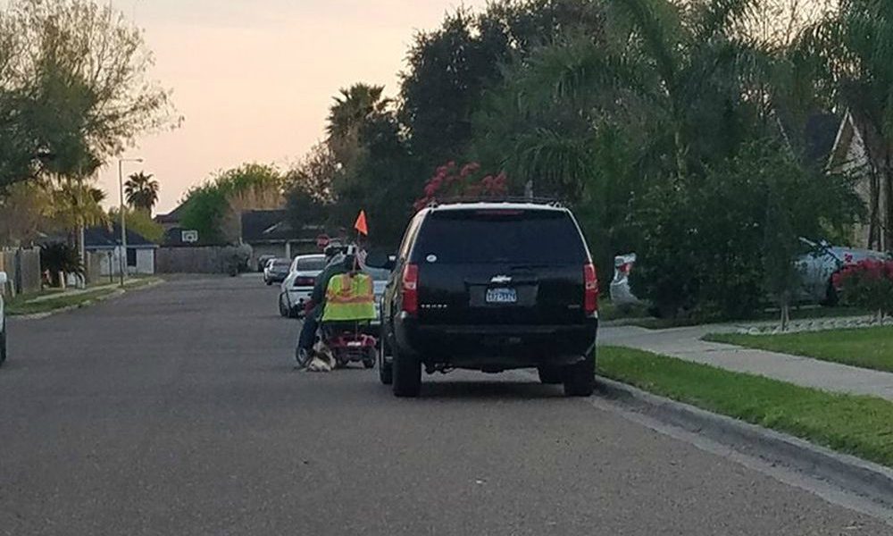 Orrore in Texas: trascina la sua cagnetta con lo scooter, arrestato [VIDEO]