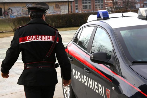 Carabinieri chiamati per soccorrere una donna, fanno una scoperta agghiacciante [FOTO]