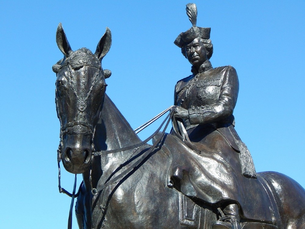 statua Regina Elisabetta cavalli