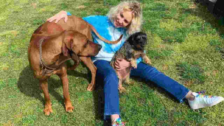 Antonella Clerici e l’amore per i suoi tre cani: avete mai visto Argo, Pepper e Simba?