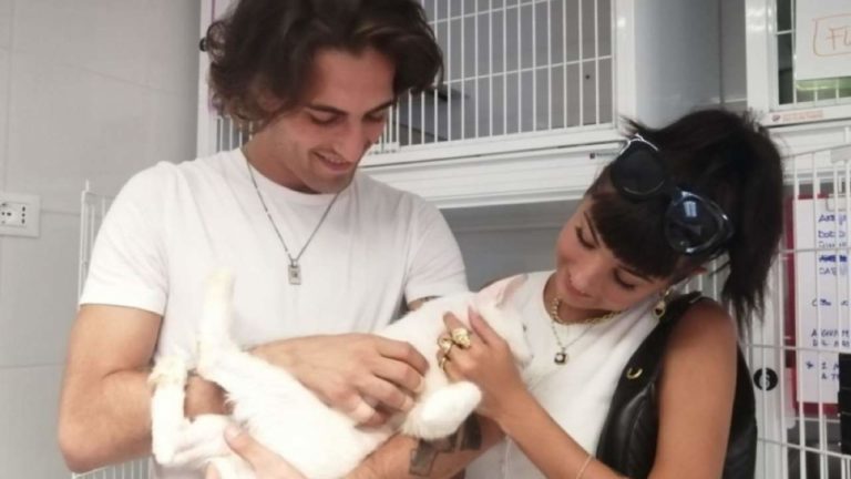 Damiano David e Giorgia Soleri adottano un gatto con una storia molto particolare