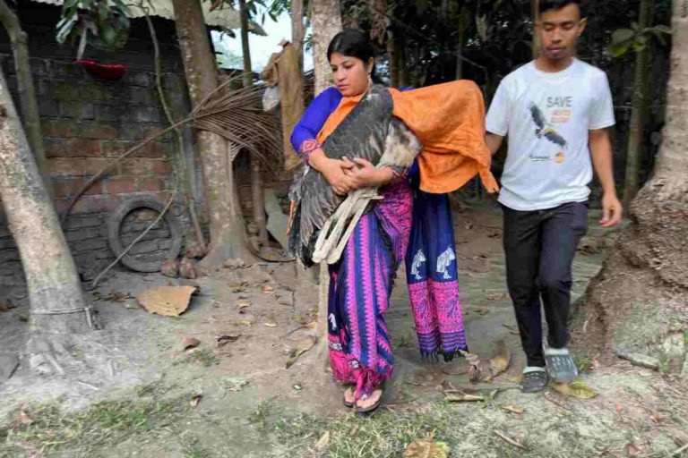 10mila donne salvano la cicogna più rara d’India