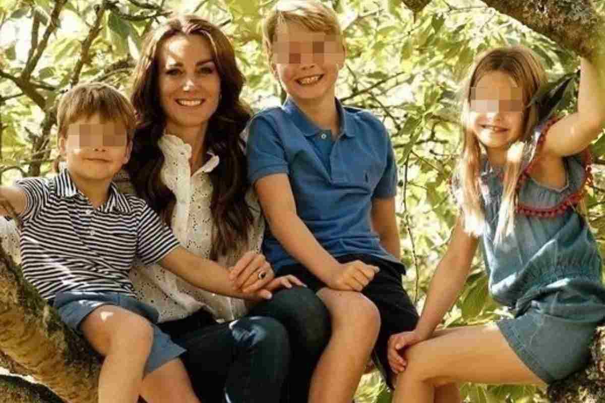 Principessa Kate e figli Louis, George e Charlotte sorridenti